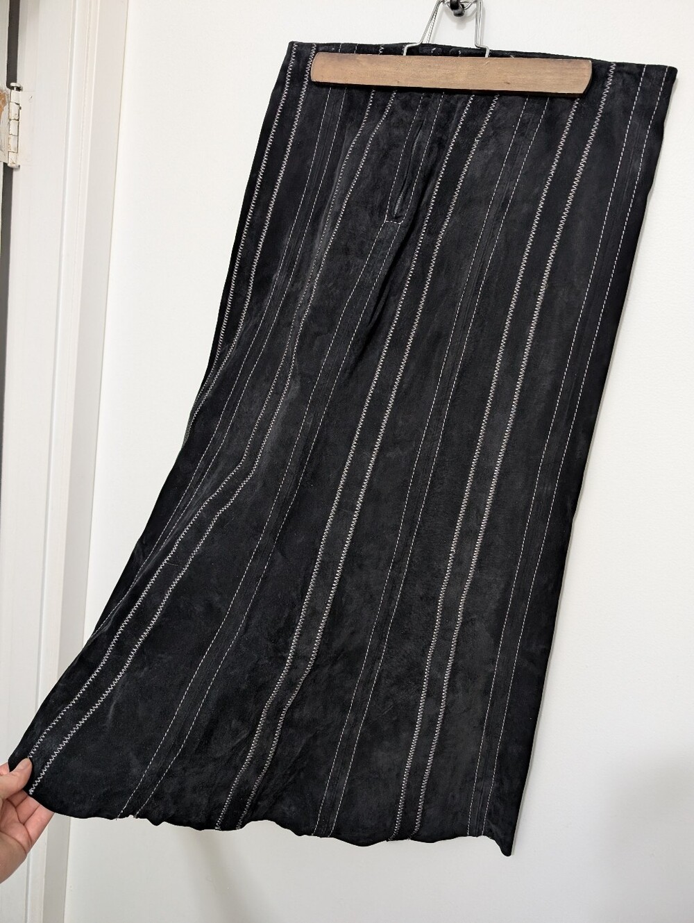 Vintage Danier 90's Suede Skirt Genuine Leather Black High Waist Midi Pinstripes - Picture 8 of 16
